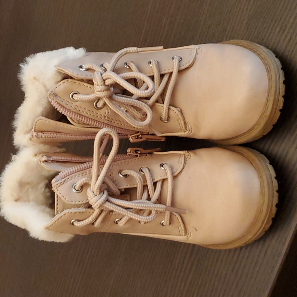 Pink boots with faux fur lining. Zipper closure. Size 7